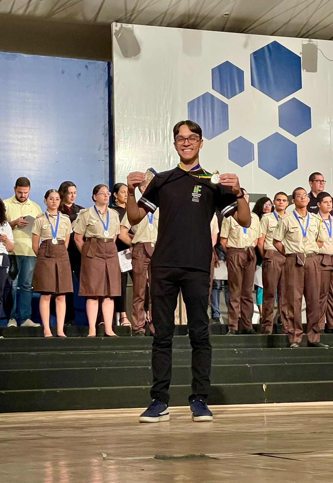 premiação Cairo recebe medalhas da OBFEP, em Goiânia